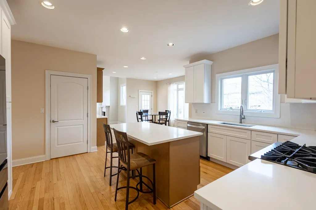 6441 Blackhawk Trail Indian Head Park IL 60525