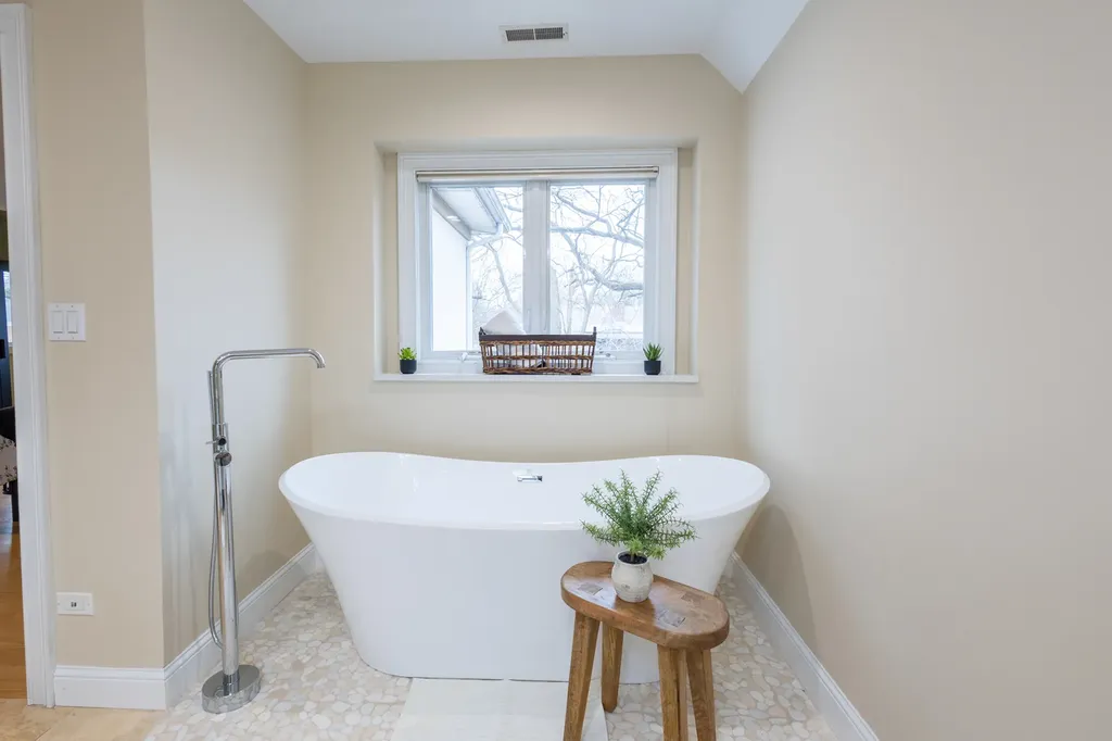 6441 Blackhawk Trail Indian Head Park IL 60525
