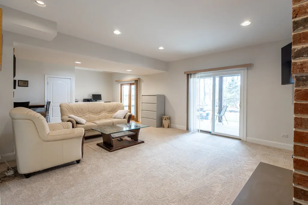 6441 Blackhawk Trail Indian Head Park IL 60525
