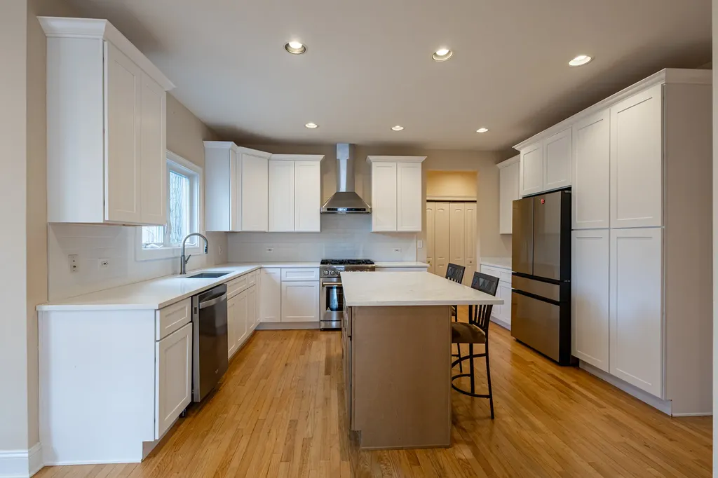 6441 Blackhawk Trail Indian Head Park IL 60525