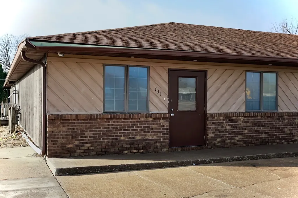 734 Avenue Of The Cities Avenue East Moline IL 61244