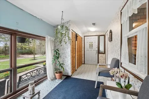 609 Forest Edge Lane Des Plaines IL 60016