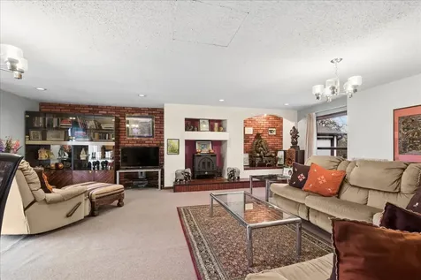 609 Forest Edge Lane Des Plaines IL 60016