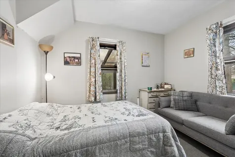 609 Forest Edge Lane Des Plaines IL 60016
