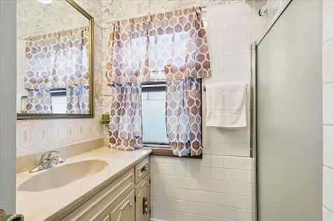 609 Forest Edge Lane Des Plaines IL 60016