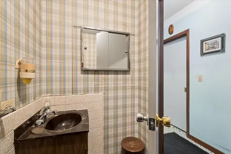 609 Forest Edge Lane Des Plaines IL 60016