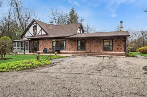 609 Forest Edge Lane Des Plaines IL 60016