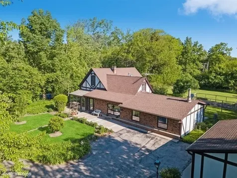 609 Forest Edge Lane Des Plaines IL 60016