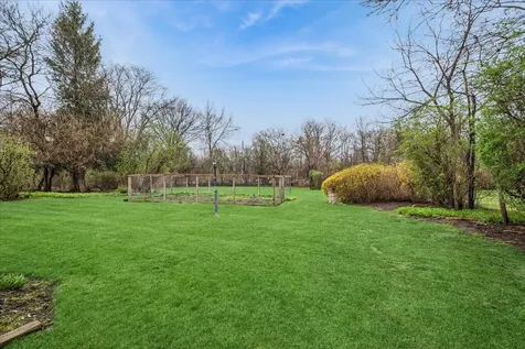 609 Forest Edge Lane Des Plaines IL 60016