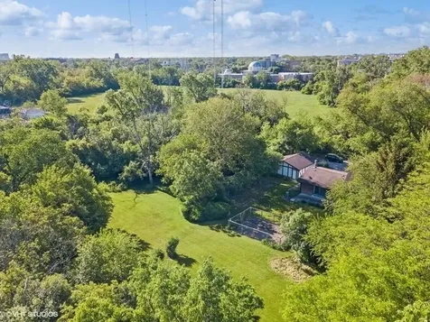 609 Forest Edge Lane Des Plaines IL 60016