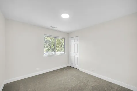 607 Berkley Court Schaumburg IL 60194