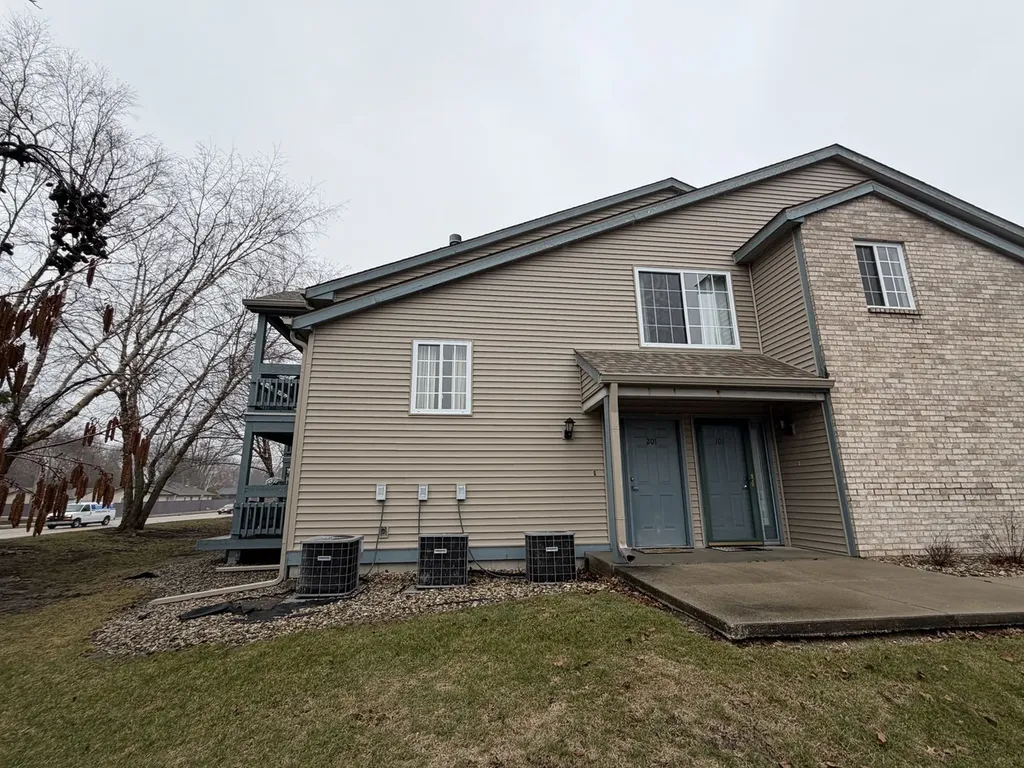 2404 Windward Boulevard Champaign IL 61821