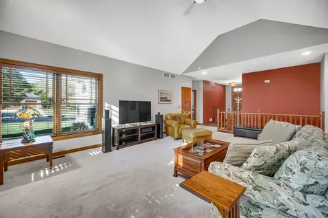 2161 Burnham Court Algonquin IL 60102