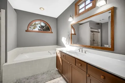 2161 Burnham Court Algonquin IL 60102