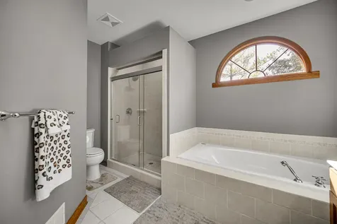 2161 Burnham Court Algonquin IL 60102