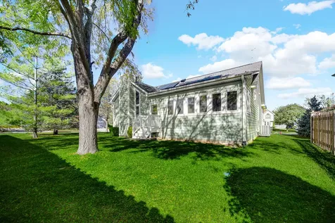 2161 Burnham Court Algonquin IL 60102