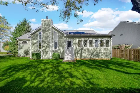 2161 Burnham Court Algonquin IL 60102