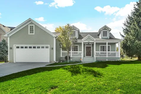 2161 Burnham Court Algonquin IL 60102