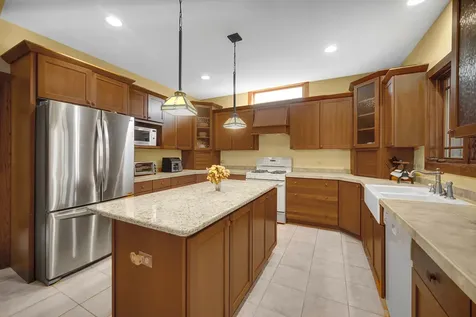 2161 Burnham Court Algonquin IL 60102