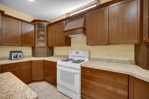 2161 Burnham Court Algonquin IL 60102