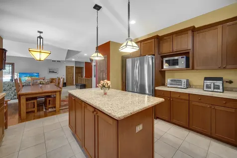 2161 Burnham Court Algonquin IL 60102