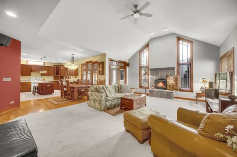 2161 Burnham Court Algonquin IL 60102