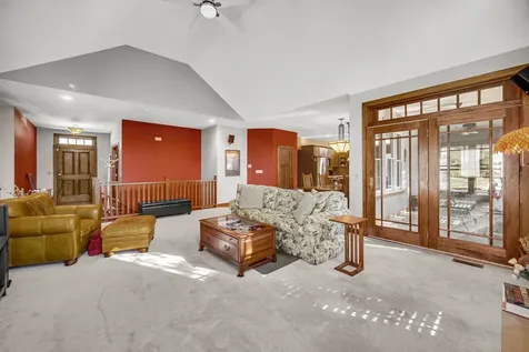 2161 Burnham Court Algonquin IL 60102