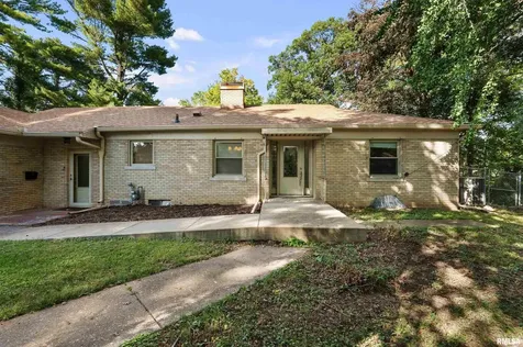 660 18TH Avenue East Moline IL 61244