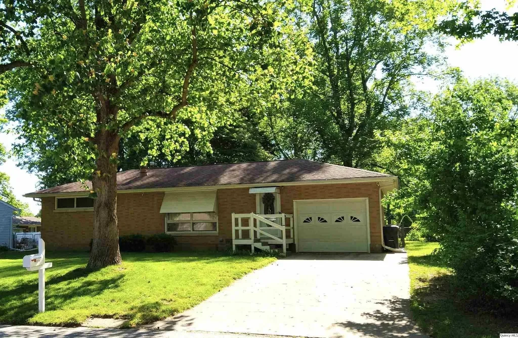 2025 West Hilltop Drive Quincy IL 62305