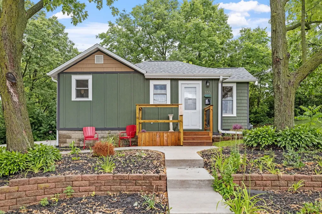 816 South Jefferson Avenue Dixon IL 61021
