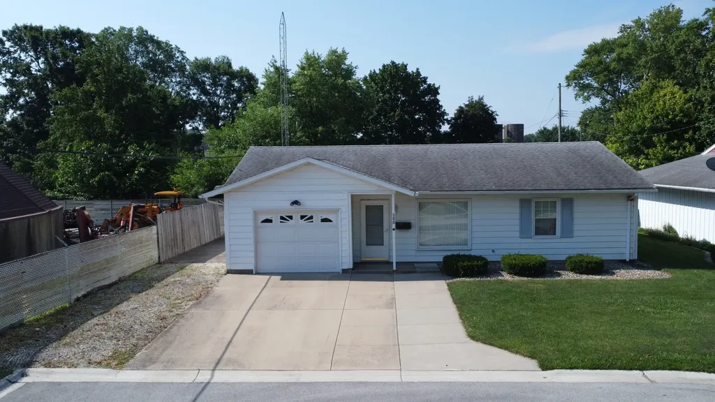 100 West Herron Court Watseka IL 60970