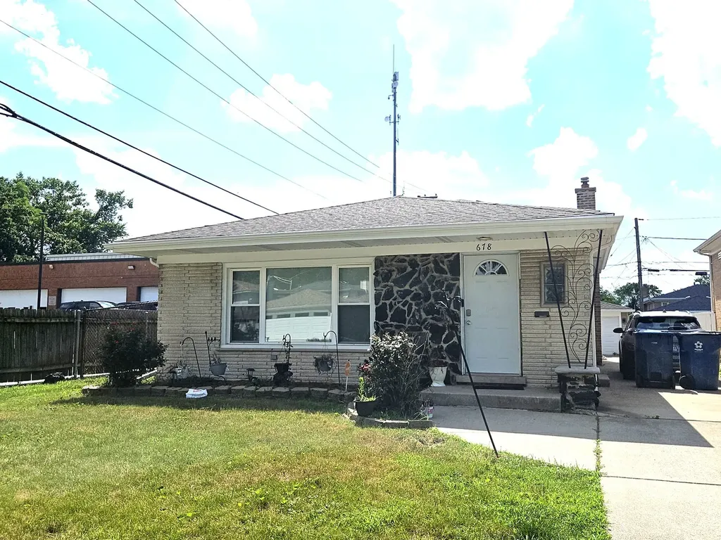 678 Muskegon Avenue Calumet City IL 60409