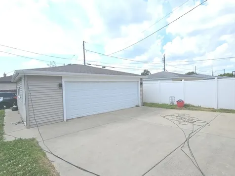 678 Muskegon Avenue Calumet City IL 60409