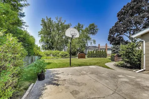 206 West Hintz Road Arlington Heights IL 60004