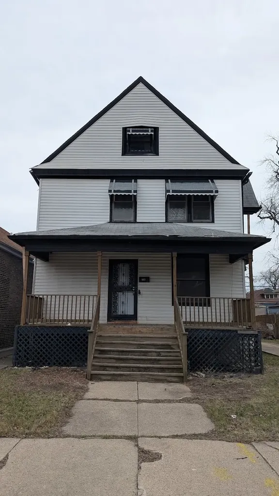 8817 South Elizabeth Street Chicago IL 60620