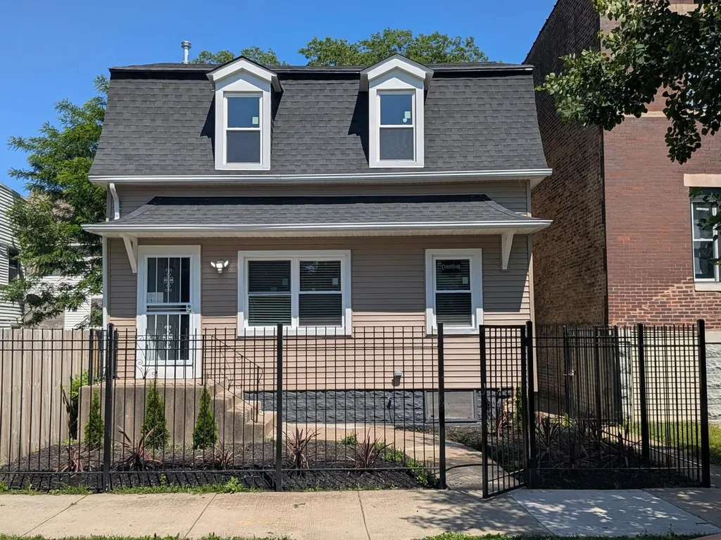 11531 South Perry Avenue Chicago IL 60628