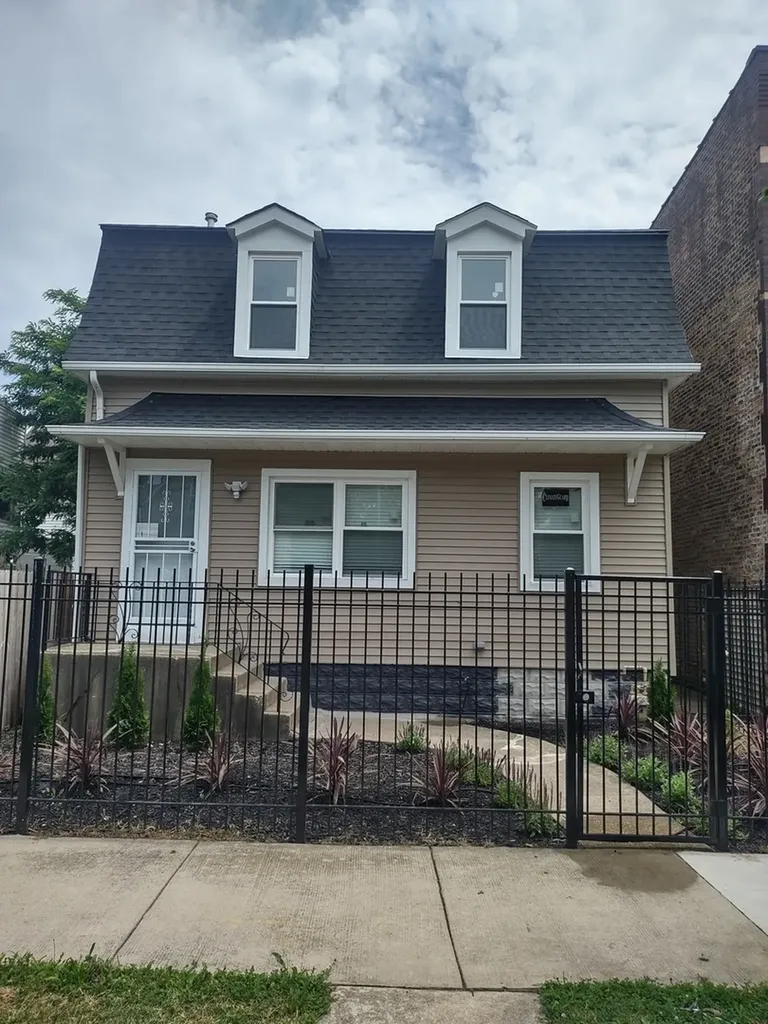 11531 South Perry Avenue Chicago IL 60628