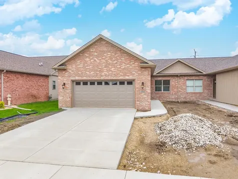 1922 Dunraven Road Bloomington IL 61704