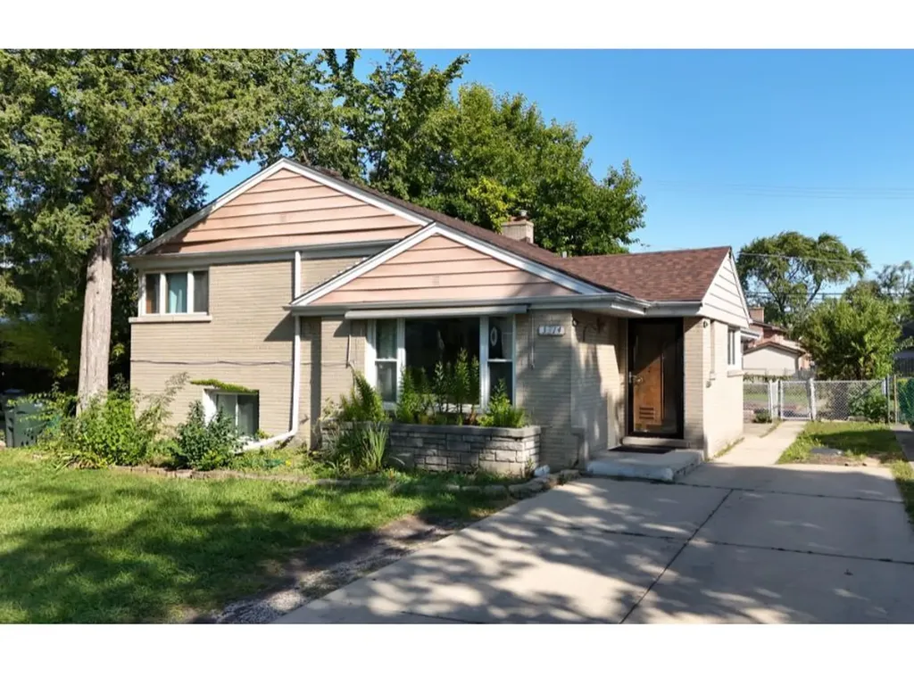 3814 West Sherwin Avenue Lincolnwood IL 60712