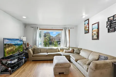 3814 West Sherwin Avenue Lincolnwood IL 60712