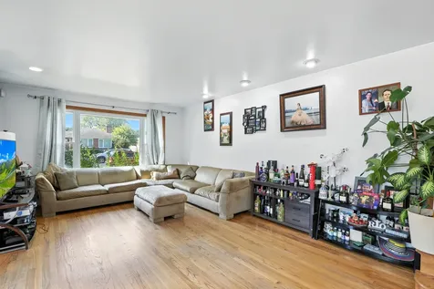 3814 West Sherwin Avenue Lincolnwood IL 60712