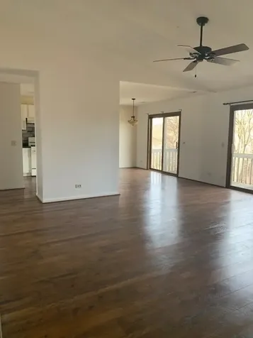 350 Woodridge Circle South Elgin IL 60177