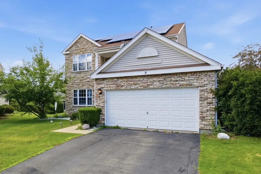9 Tenneyson Court Lake In The Hills IL 60156