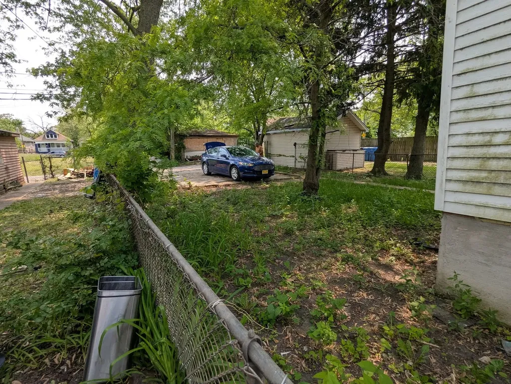 10515 South Perry Avenue Chicago IL 60628