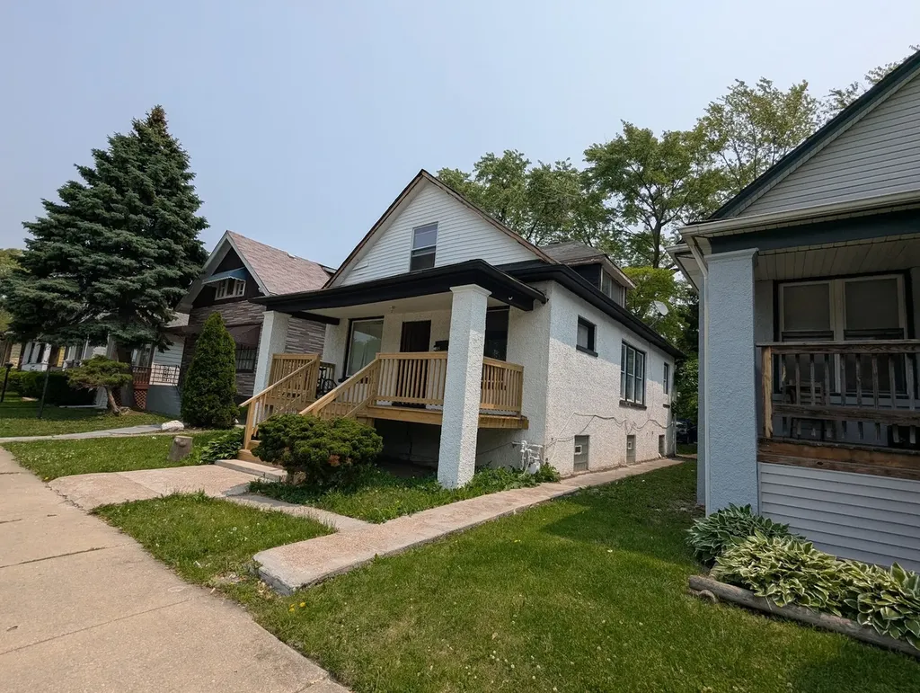 10515 South Perry Avenue Chicago IL 60628