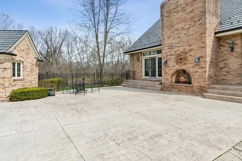 9 Squire Lane St. Charles IL 60174