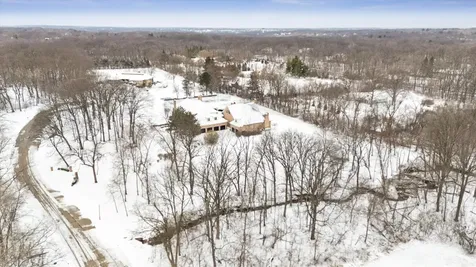 9 Squire Lane St. Charles IL 60174