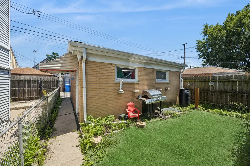 2209 North Long Avenue Chicago IL 60639