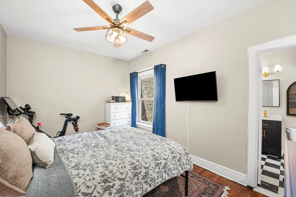 716 West Barry Avenue Chicago IL 60657