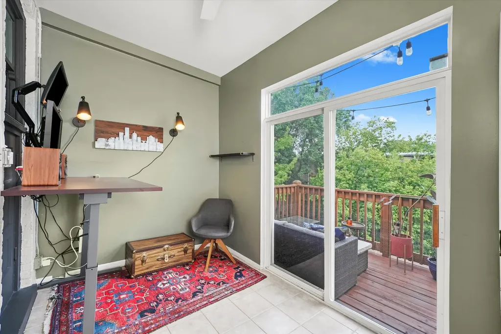 716 West Barry Avenue Chicago IL 60657